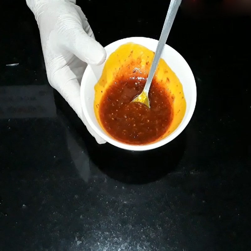 pha sốt sate xào ốc móng tay