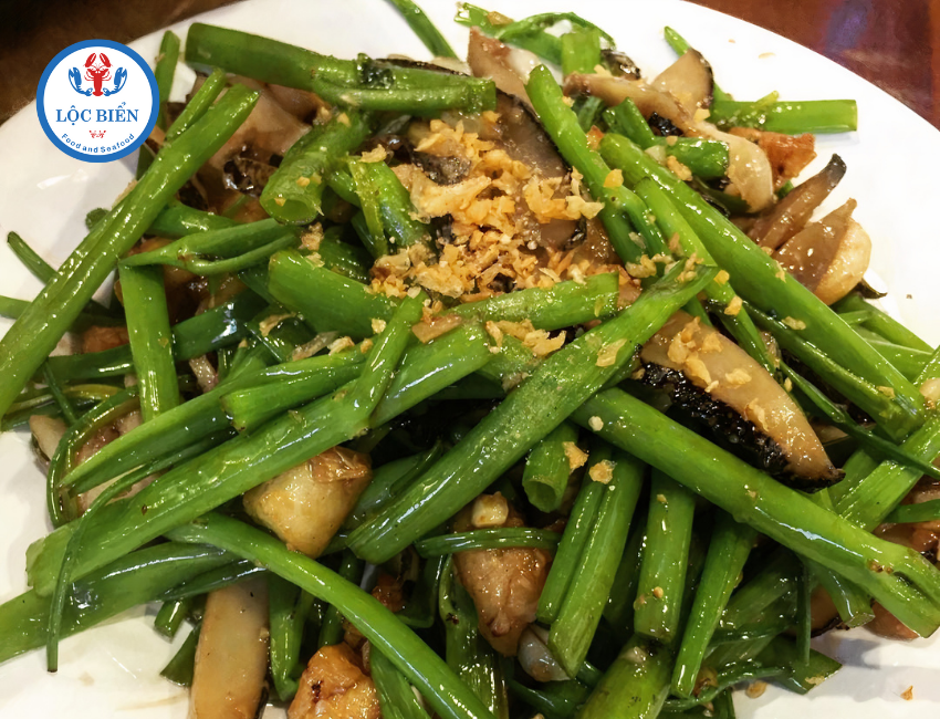 Ốc móng tay xào rau muống