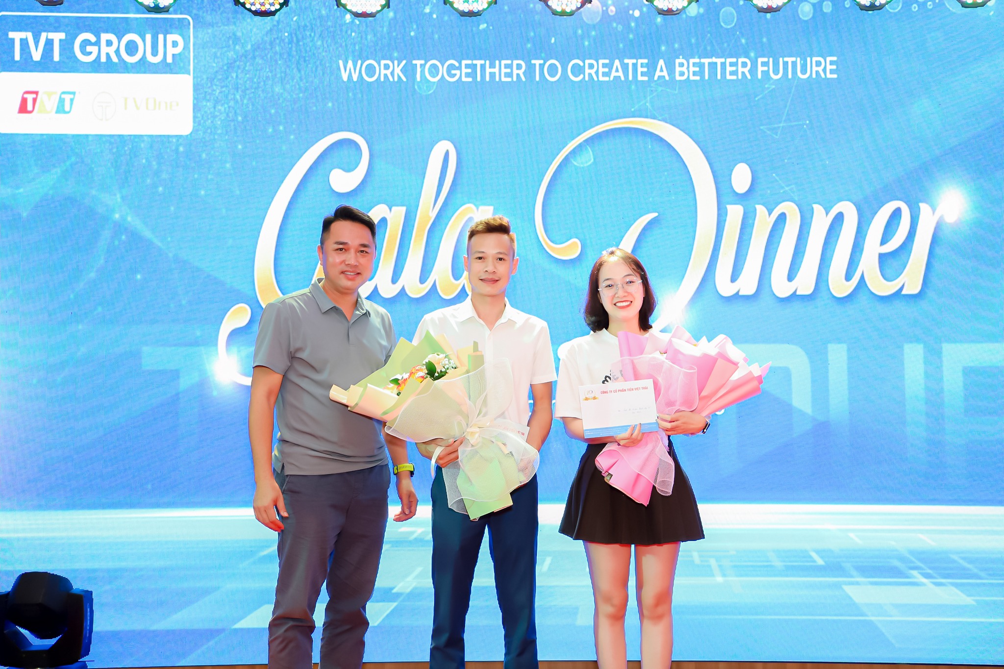 TVT GROUP – TRAO GIẢI CUỘC THI VIẾT “ TVT HÀNH TRÌNH 10 NĂM “