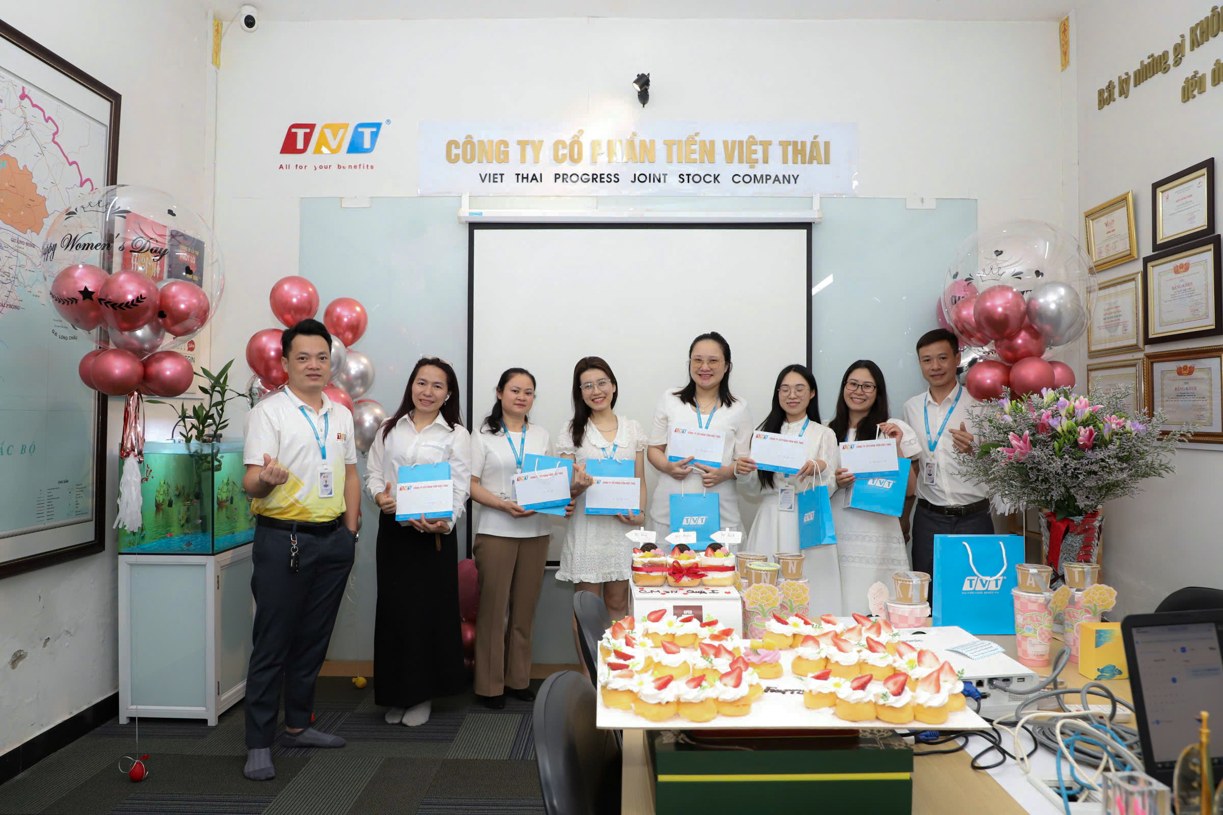 NHỮNG KHOẢNH KHẮC ĐẸP NHÂN NGÀY 8/3 TẠI TVT GROUP