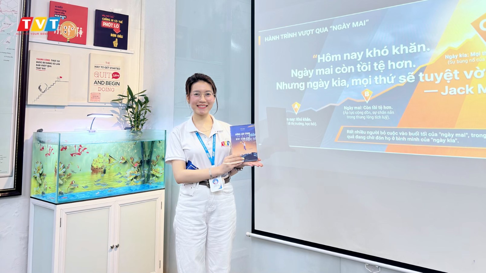 CHIA SẺ SÁCH - ĐỪNG LỰA CHỌN AN NHÀN KHI CÒN TRẺ & SINH NHẬT CBNV QUÝ II/2026