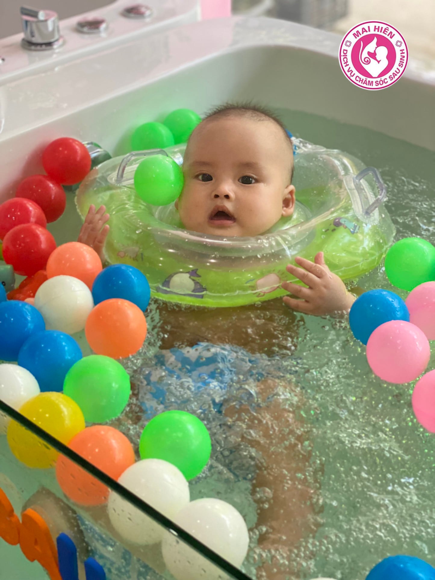 Bơi thủy liệu cho bé tại Vinh