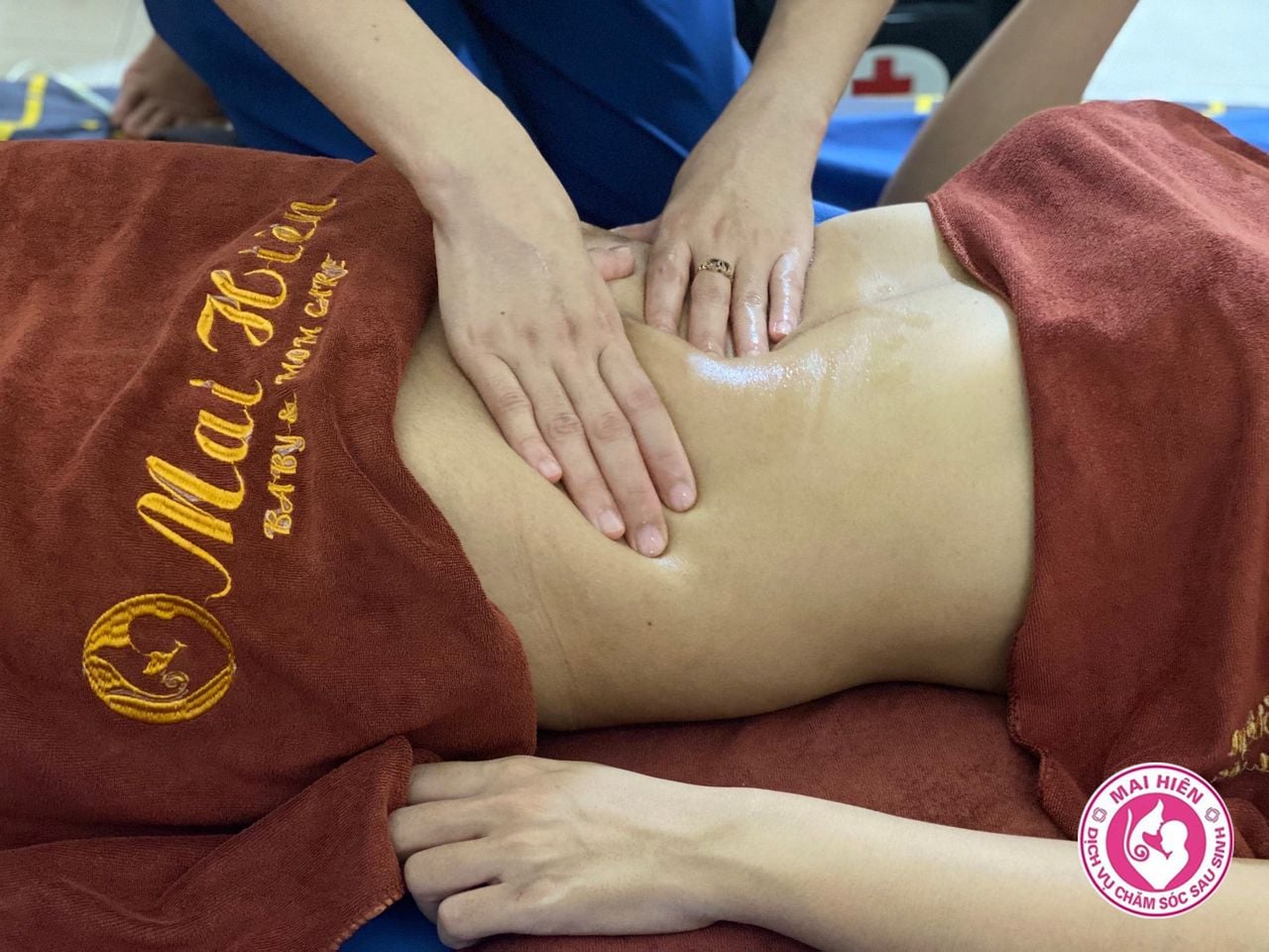 Massage bụng sau sinh tại Vinh