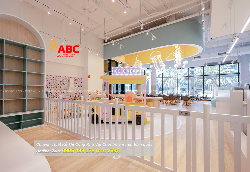 Nhiều loài động vật biển và các yếu tố tự nhiên đã được đưa vào thiết kế