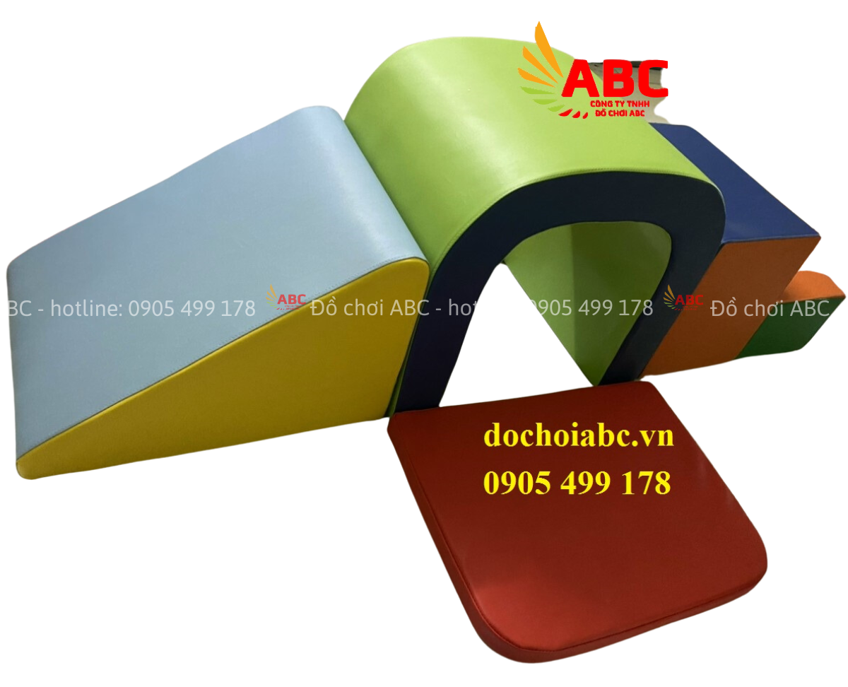 Bộ đồ chơi vận động mút xốp được thiết kế với các chi tiết to nhỏ khác nhau