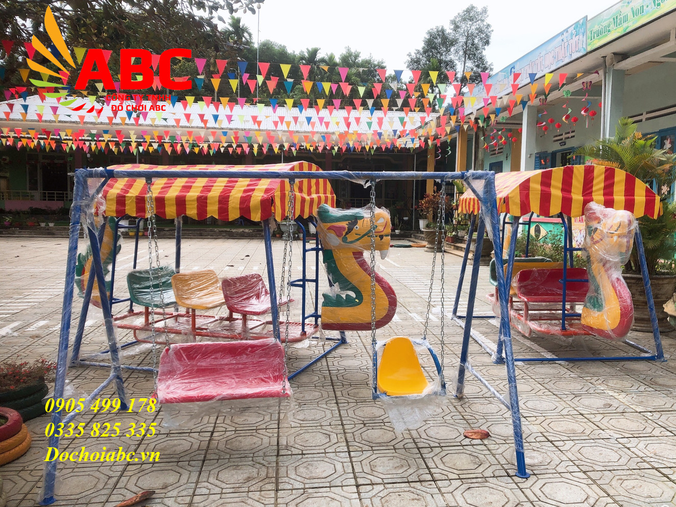 Thiết bị đồ chơi làm từ chất liệu an toàn và thân thiện