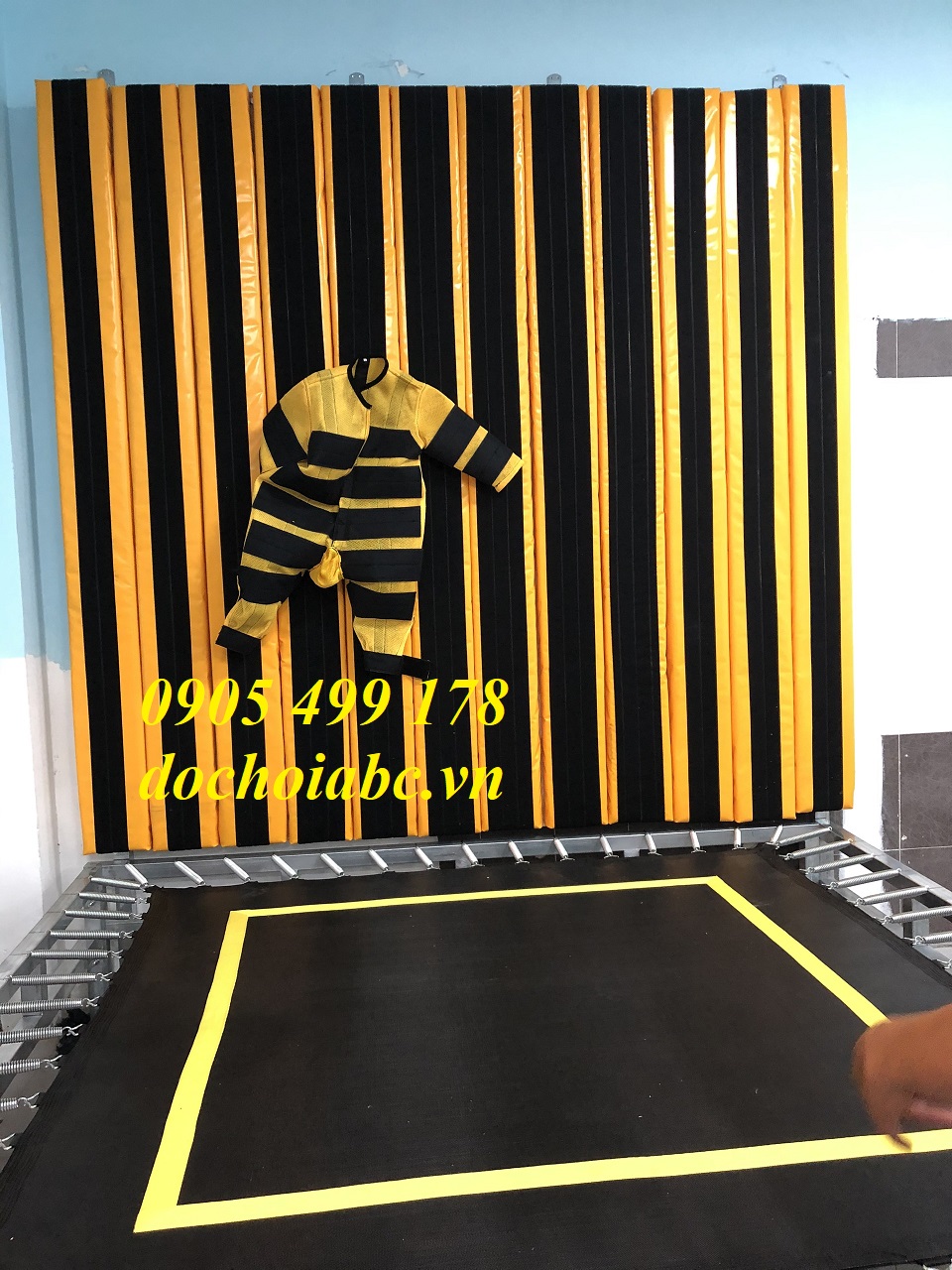 Áo dính tường con ong