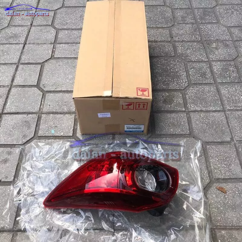 Đèn hậu Mazda 3 2015 5 cửa miếng ngoài chính hãng