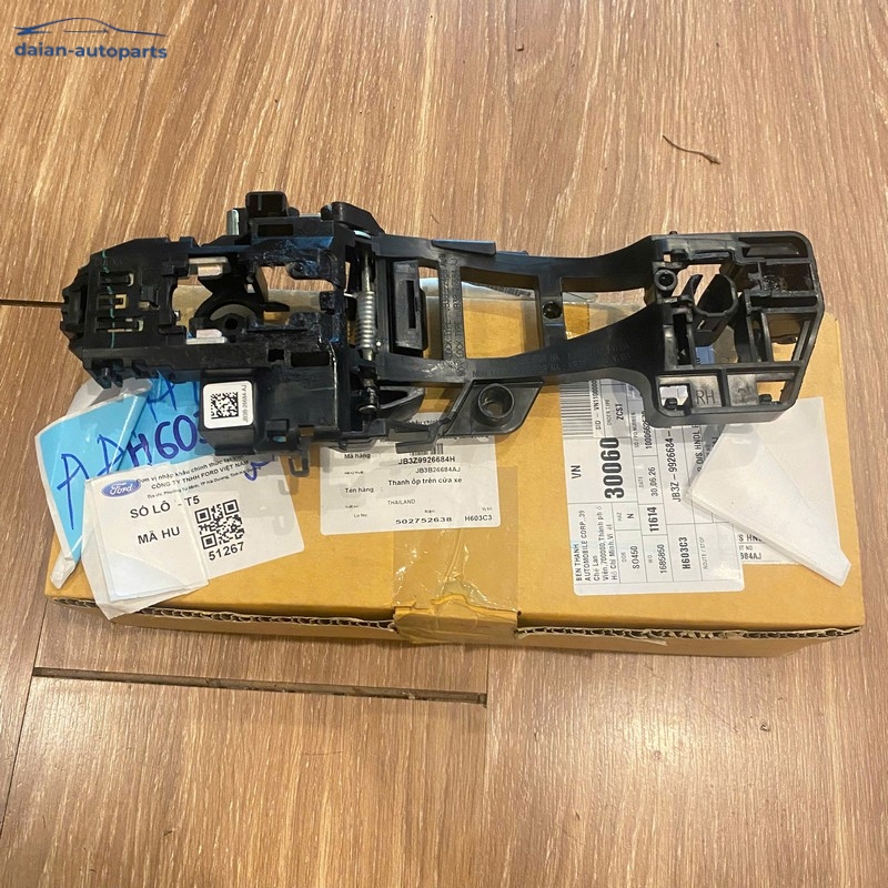 Giá đỡ tay mở cửa ngoài Ford Ranger 2018 chính hãng JB3Z9926685F JB3Z9926684E