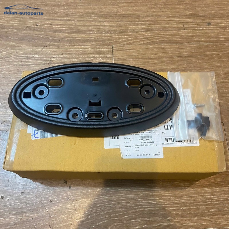 Đế bắt logo sau Ford Ranger 2023 chính hãng N1WZ19H511C