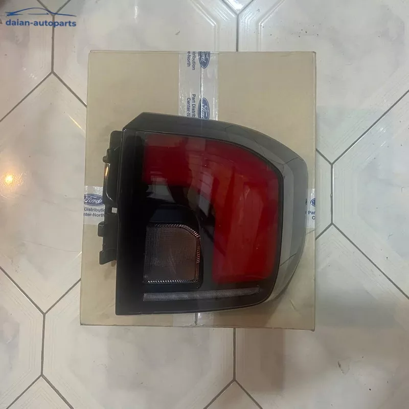 đèn hậu everest 2023 ngoài chính hãng N1VZ13404P