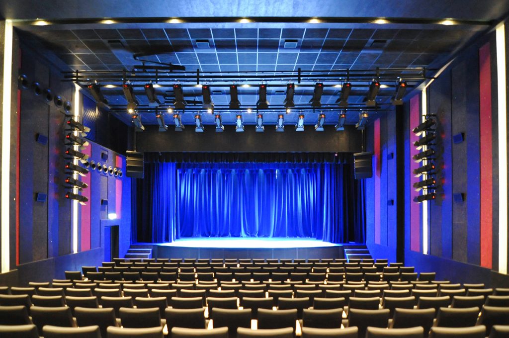 Cho thuê sân khấu sự kiện