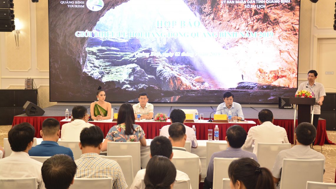 Tổ chức sự kiện họp báo