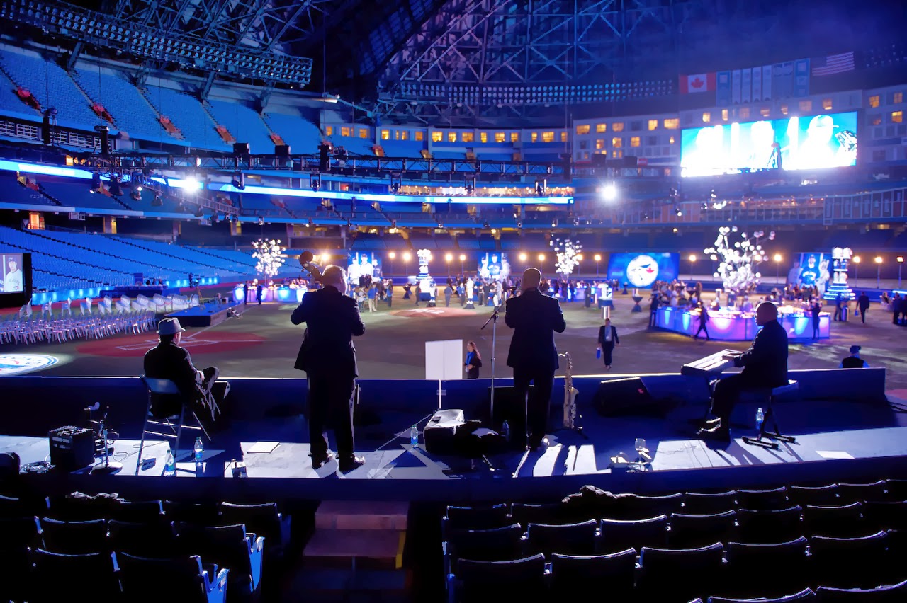 Nhân viên phục vụ sự kiện