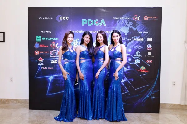 Người mẫu catwalk sự kiện