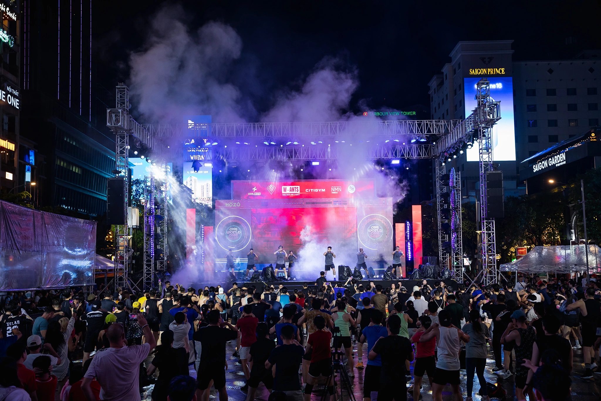 Tổ chức sự kiện hoành tráng