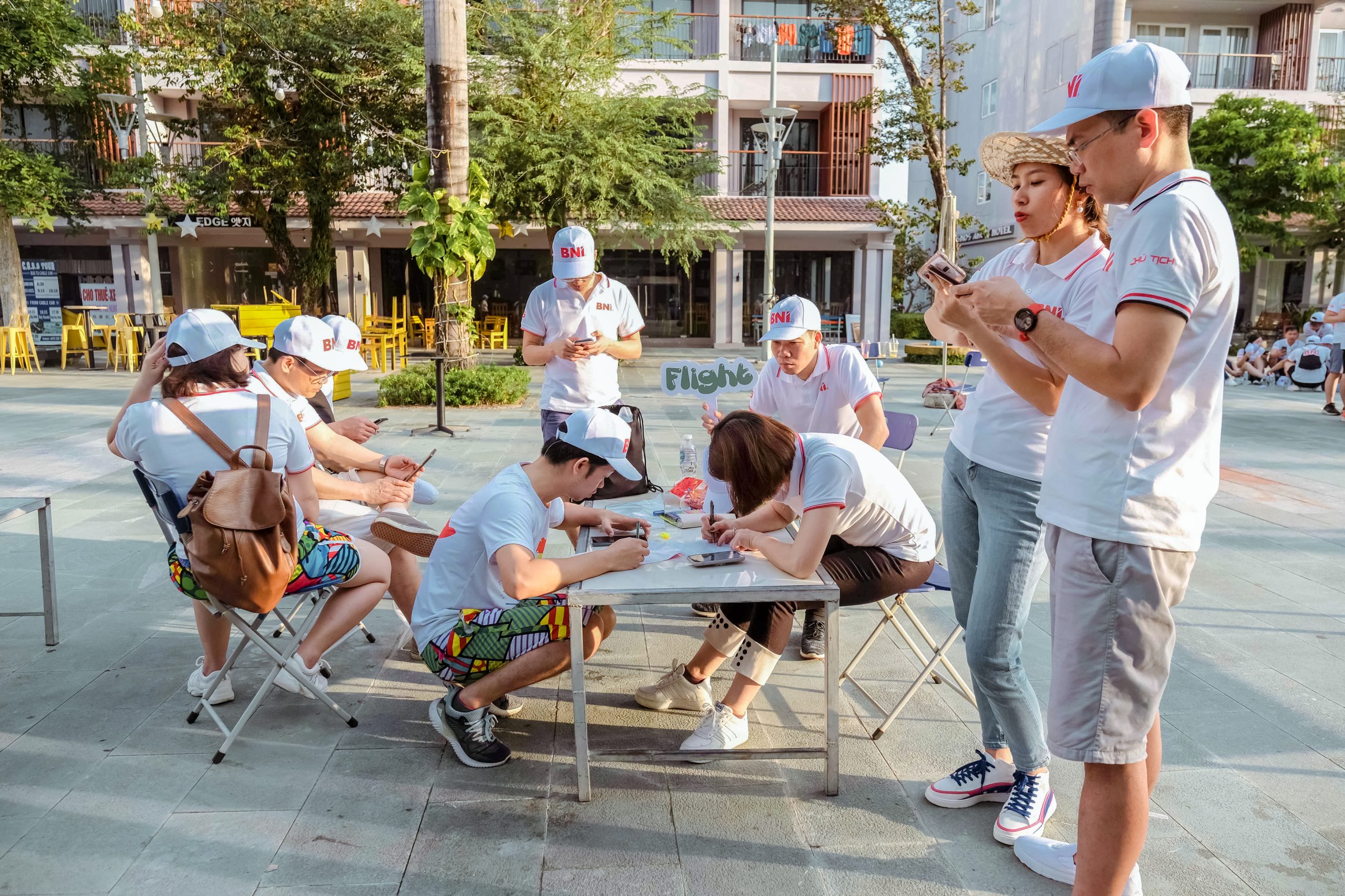 Tổ chức cuộc đua kỳ thú