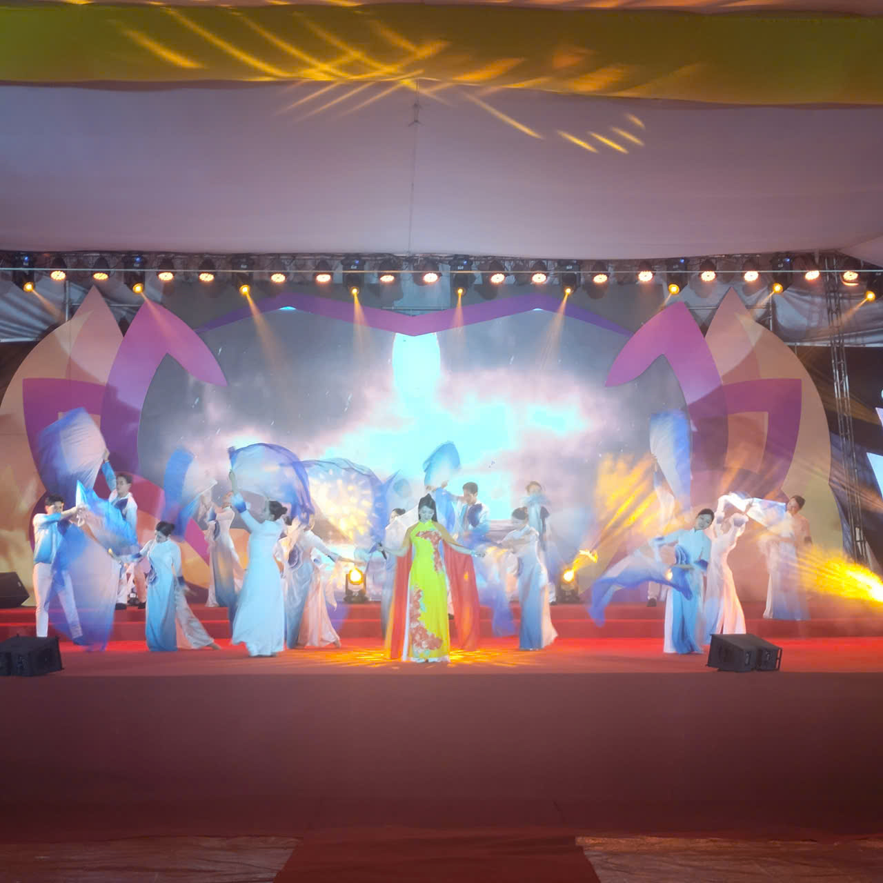 Tổ chức lễ khởi công