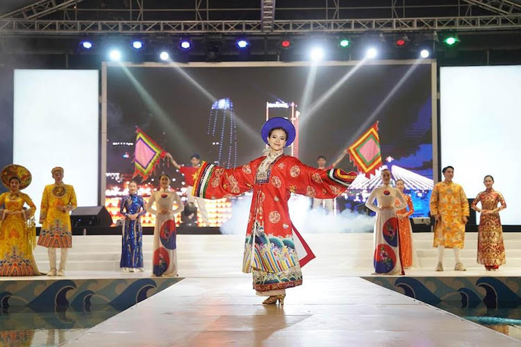 Tổ chức chương trình nghệ thuật ngoài trời