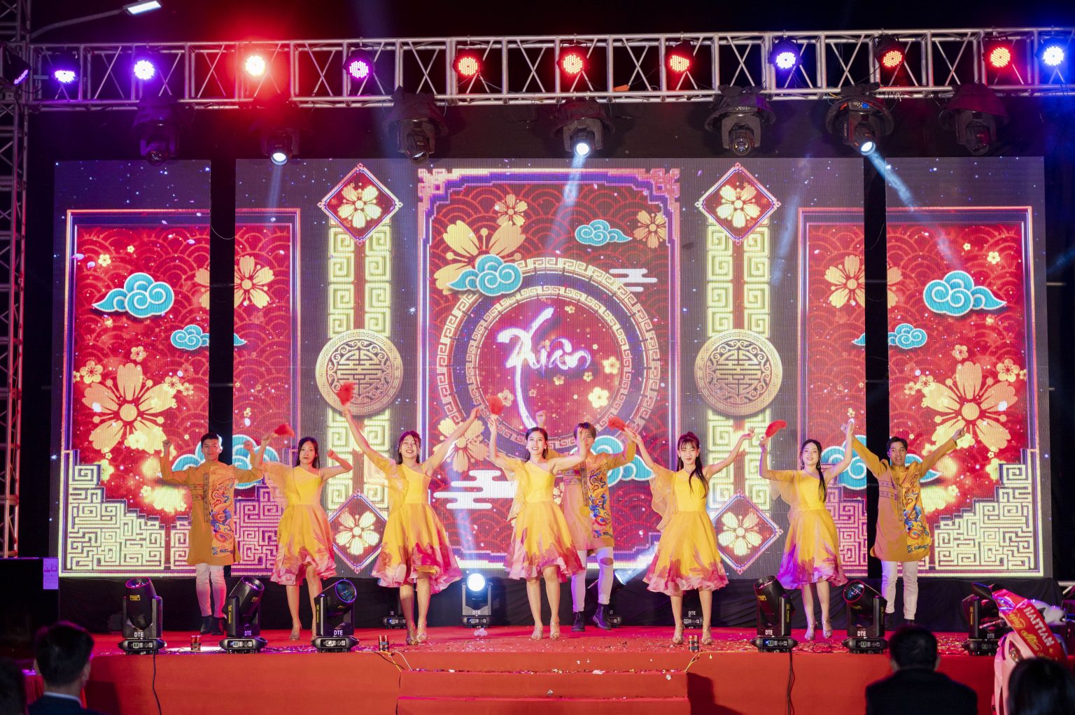 Tổ chức sự kiện tất niên