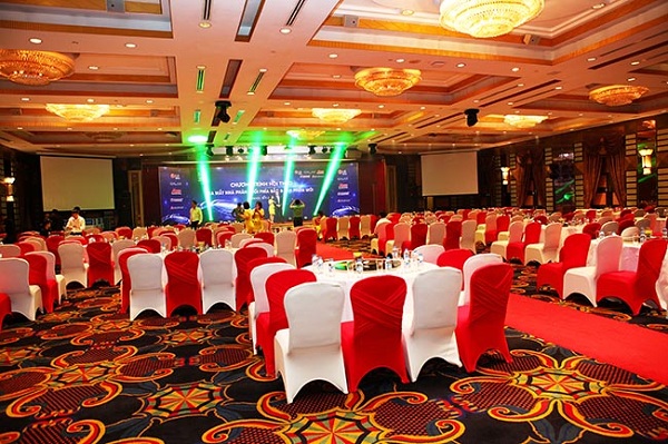 Tổ chức tiệc tất niên