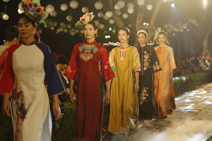 Người mẫu catwalk sự kiện