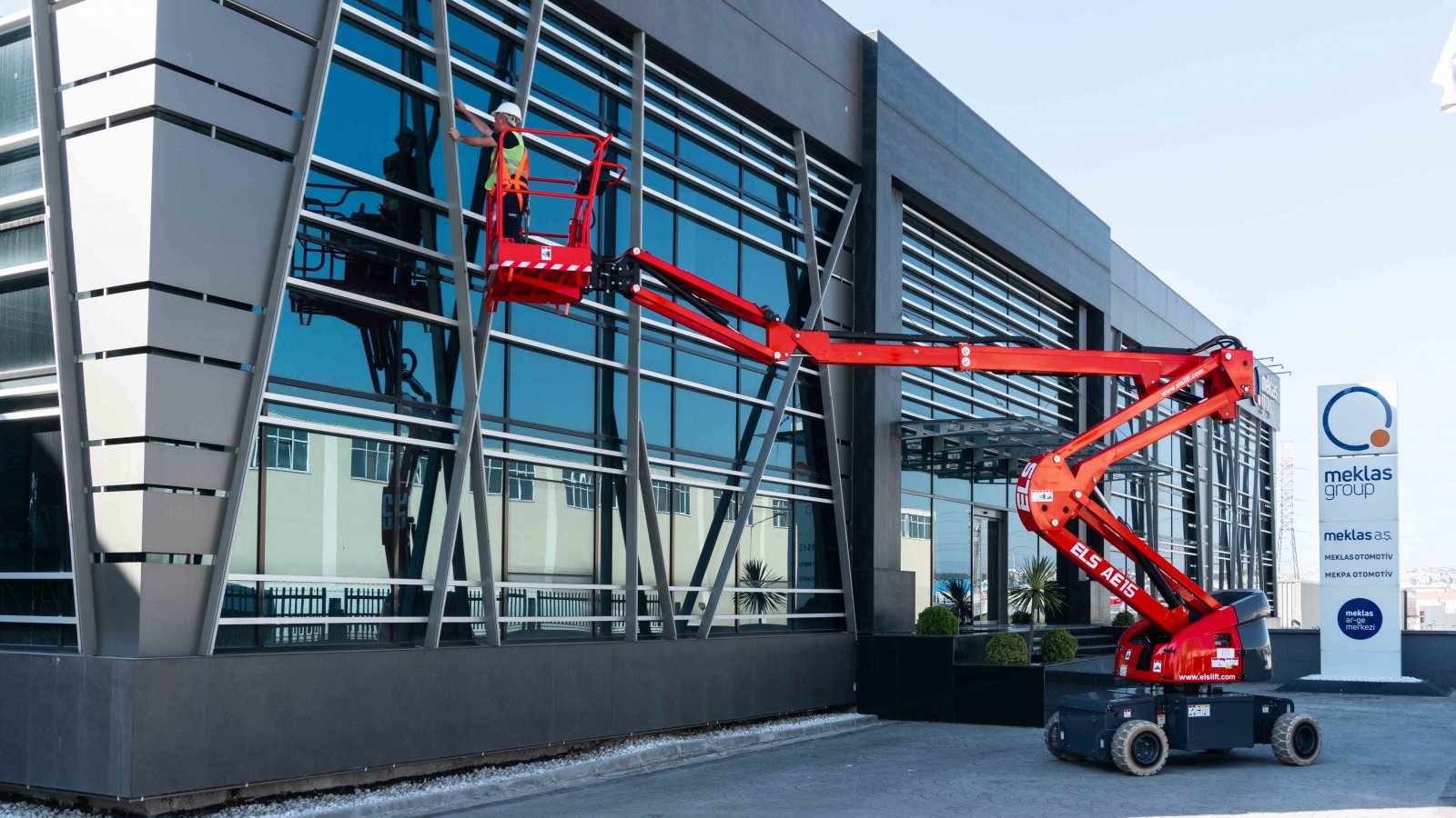 XE NÂNG NGƯỜI KHỚP GẬP ELS AE15