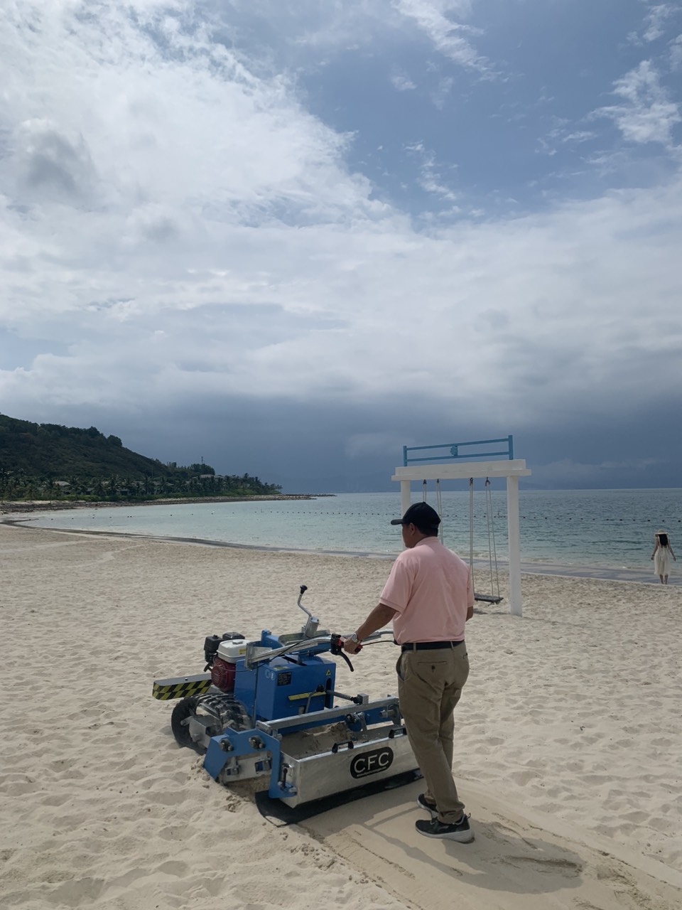 Máy sàng cát bãi biển chạy điện