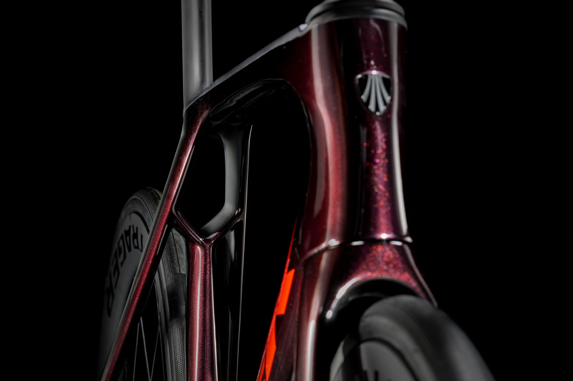 MadoneSL7_gen7_Dark-Carmine_ATR4