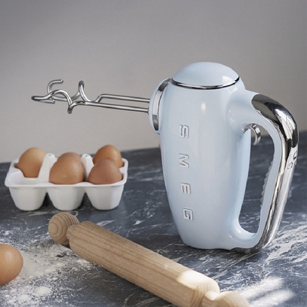 May-tron-cam-tay-Smeg-HMF01PBEU 535.44.008-mau-xanh-nhat