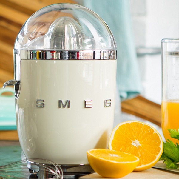 may-vat-cam-mau-kem-smeg-CJF01CREU-535.43.645