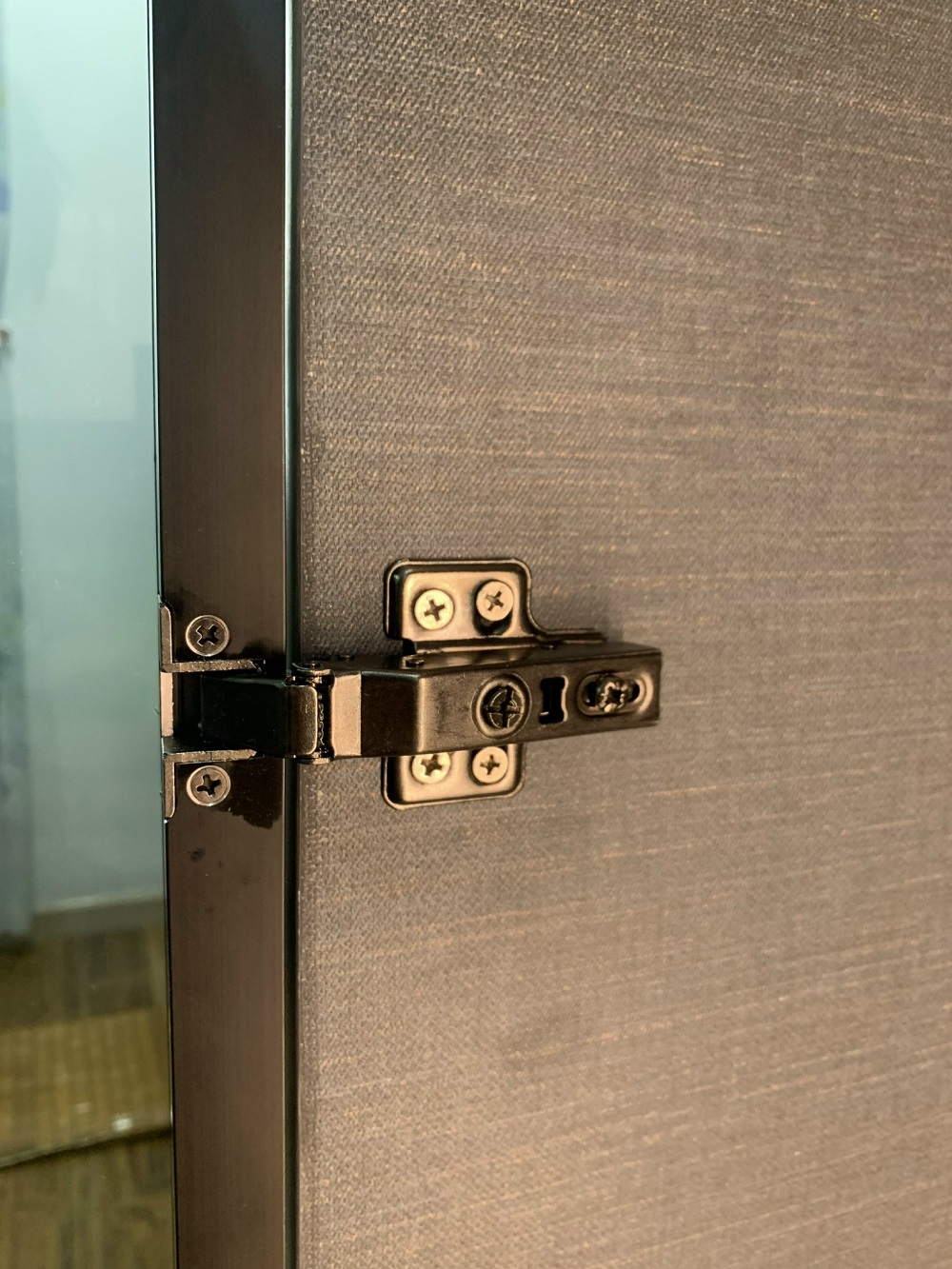 ban-le-Imundex-7173114-giam-chan-khung-nhom-trum-ngoai-mh3