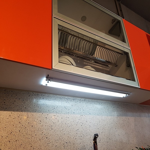 Đèn LED tủ treo 7606002 Imundex 8.5W trắng lạnh 900mm