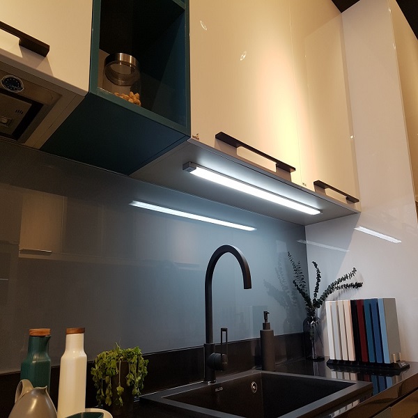 Đèn LED tủ treo 7606003 Imundex 28W/m trắng lạnh 600mm