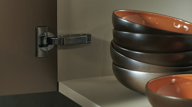 ban-le-blum-75B1550-giam-chan-lot-long-107-do-den-mh2