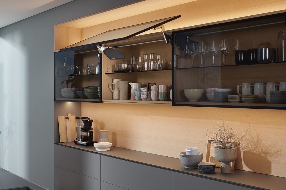 hop-luc-blum-aventos-hs-1-canh-xam-mh2