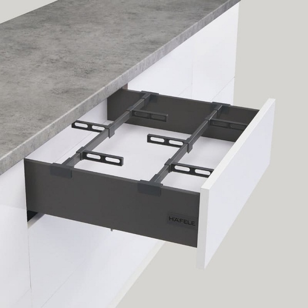 Phụ kiện chia hộc tủ Hafele 552.55.315 xám R900mm