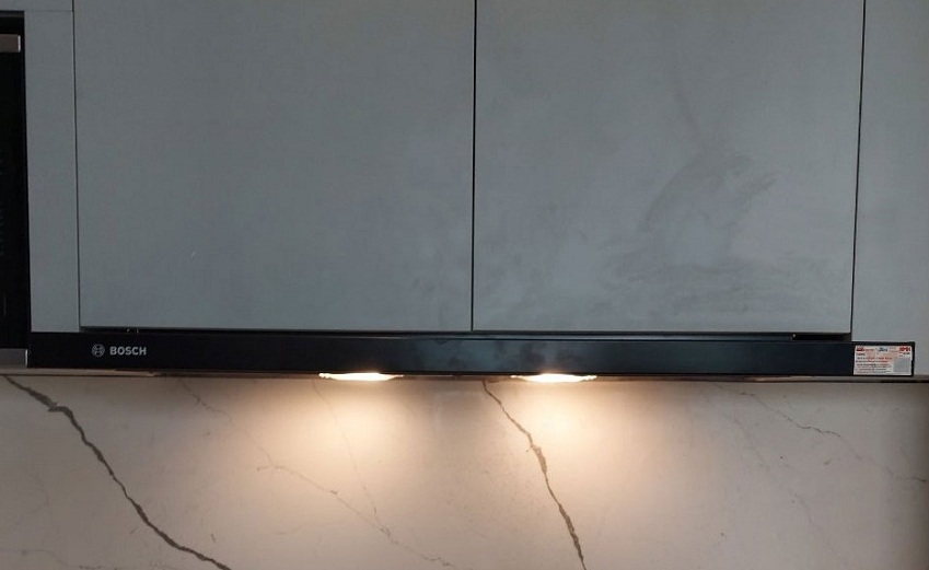 May-hut-mui-Bosch-DFT93CA61B-am-tu-kinh-den-90cm-series-2-mh