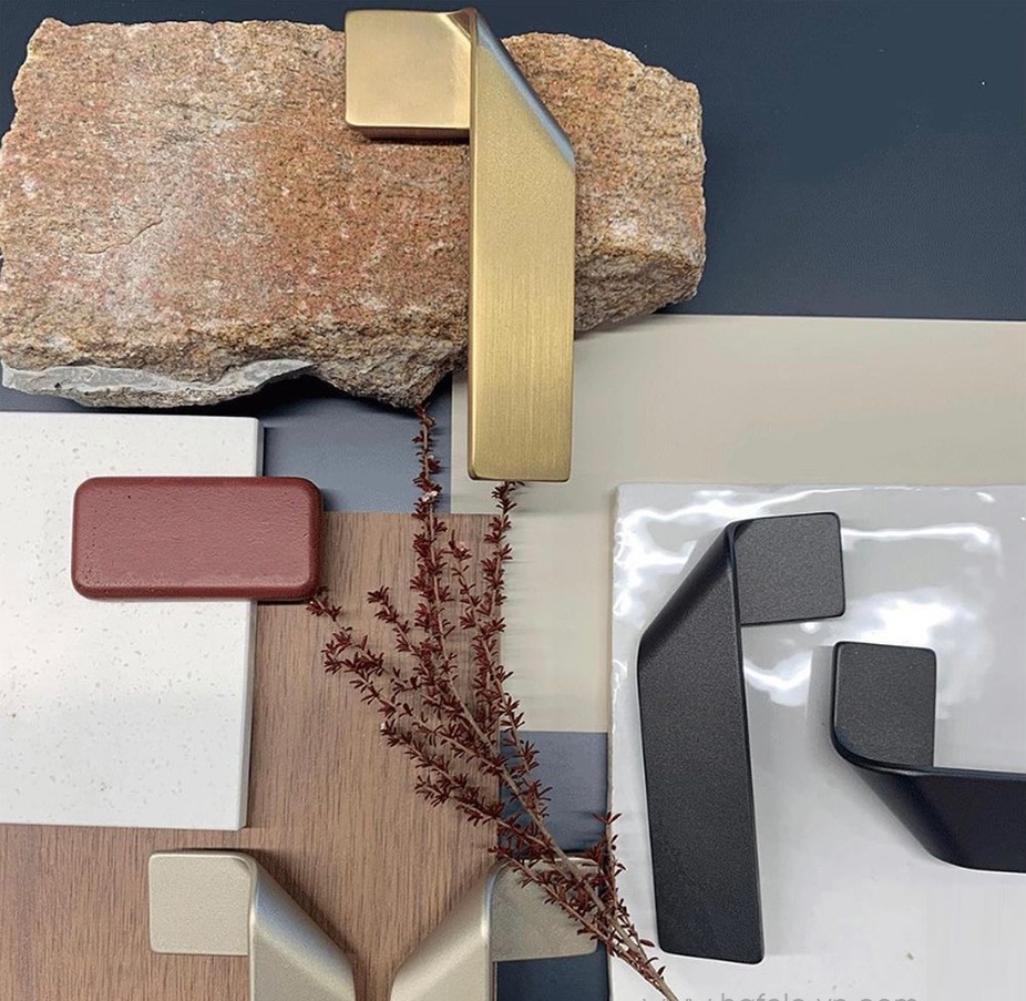 Tay-nam-tu-Hafele-101.69.505-vang-mo-100x24mm-trai