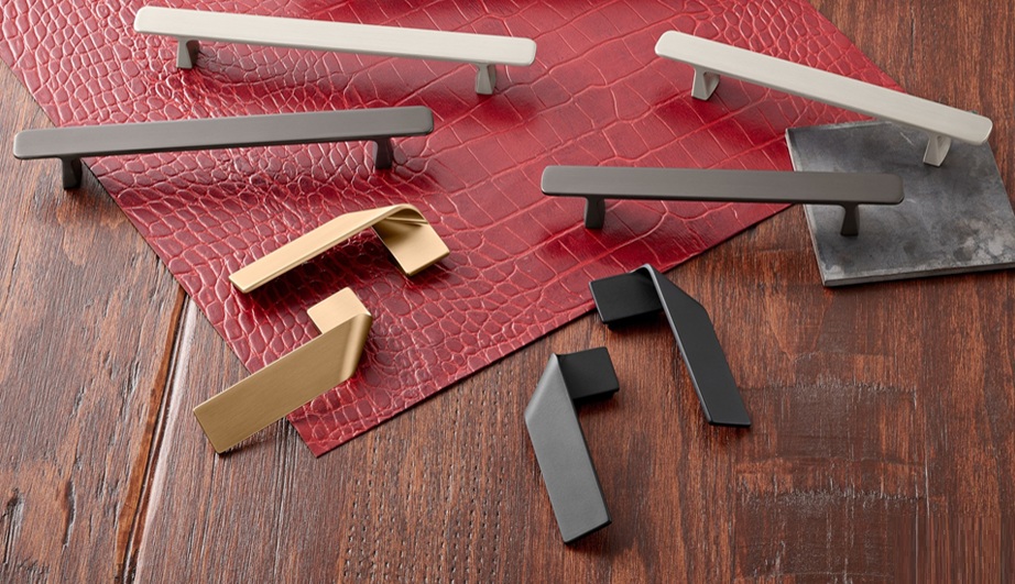 Tay-nam-tu-Hafele-101.69.505-vang-mo-100x24mm-trai