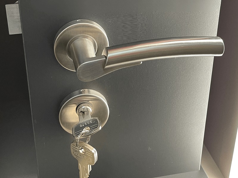 bo-tay-gat-hafele-903.99.032-cua-phòng-inox-mo-mh1