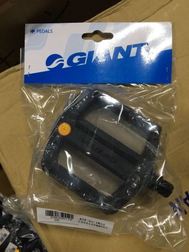 Bàn đạp phẳng Pedals GIANT – XTC 800 PLUS