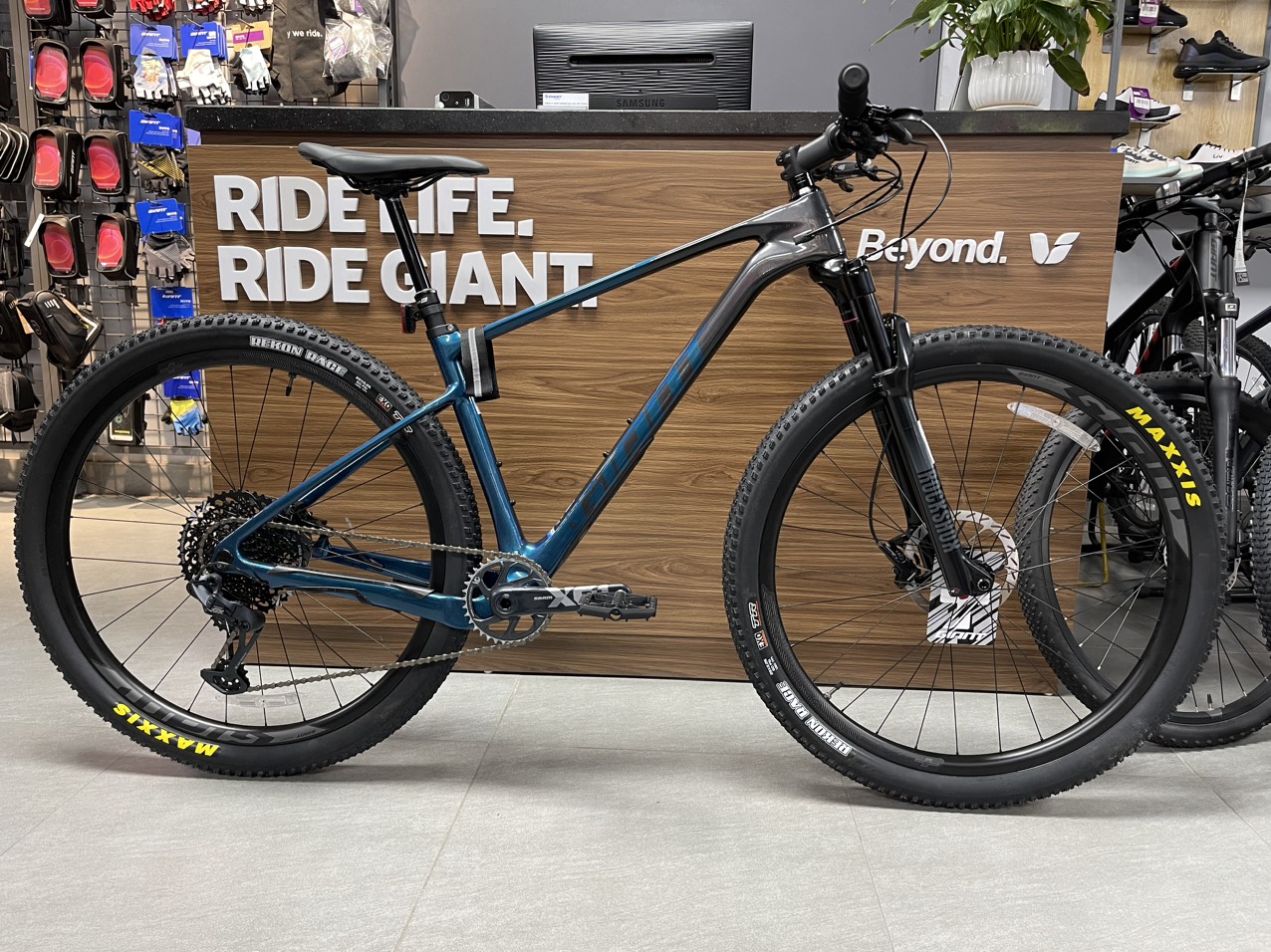 GIANT-2024-XTC-ADV-1-S