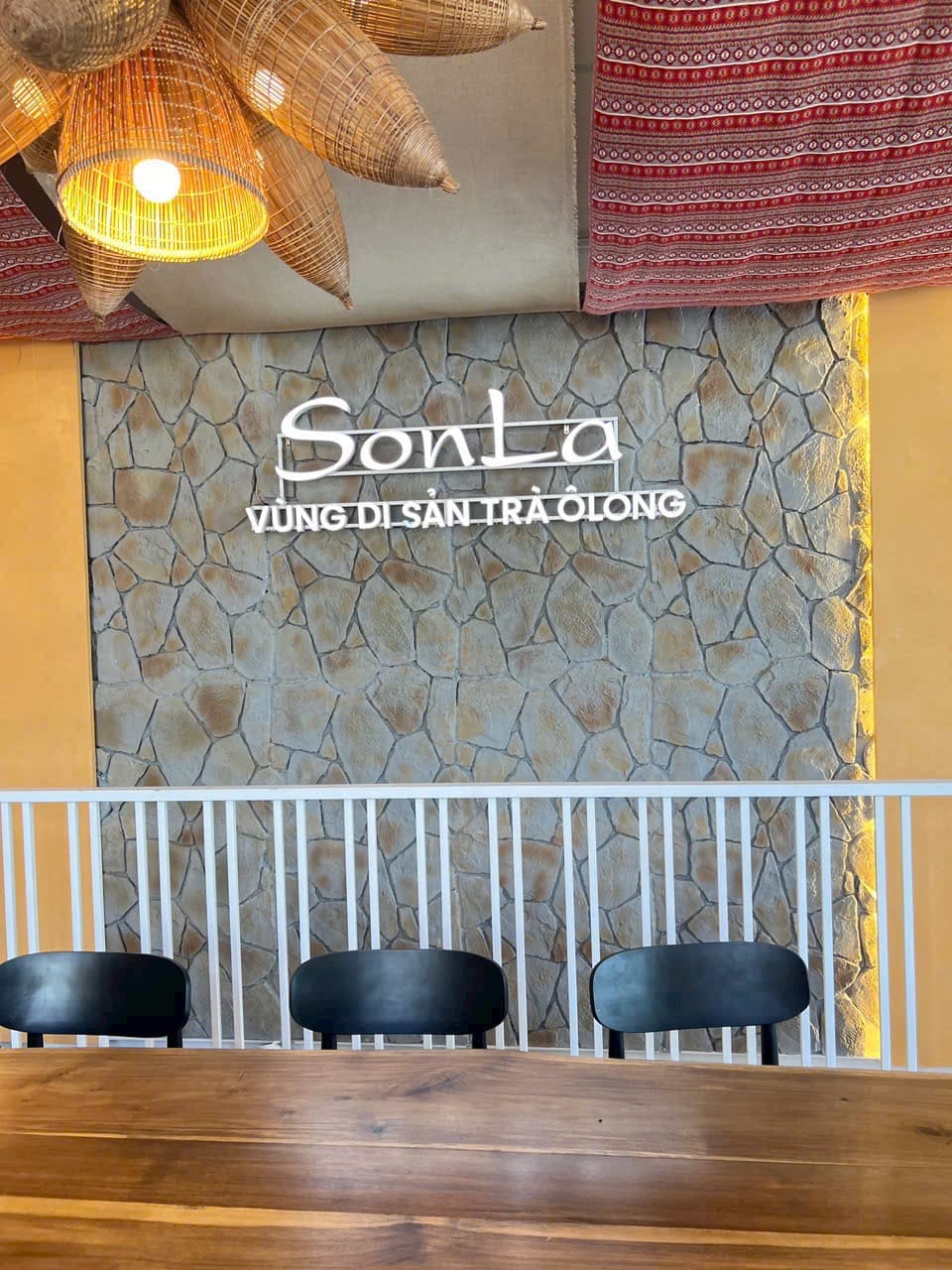 tấm pu giả gạch cho khách sạn