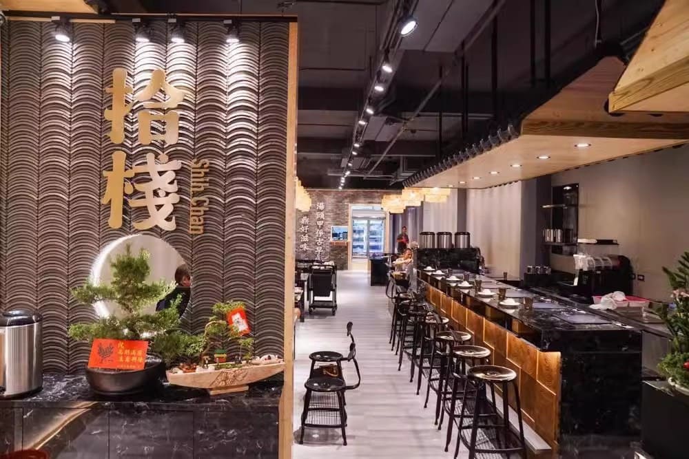 tấm pu trang trí phong cách tân cổ điển