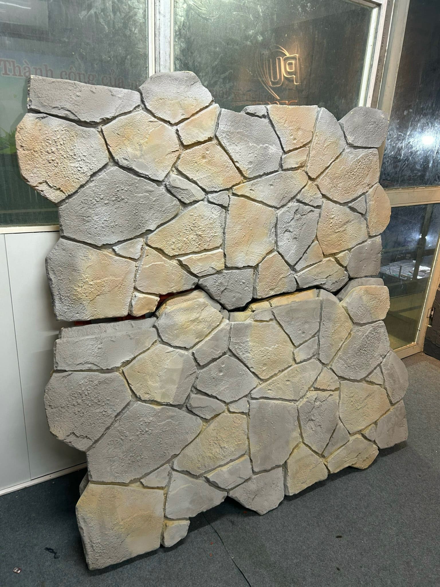 tấm pu giả gạch xếp rối lớn