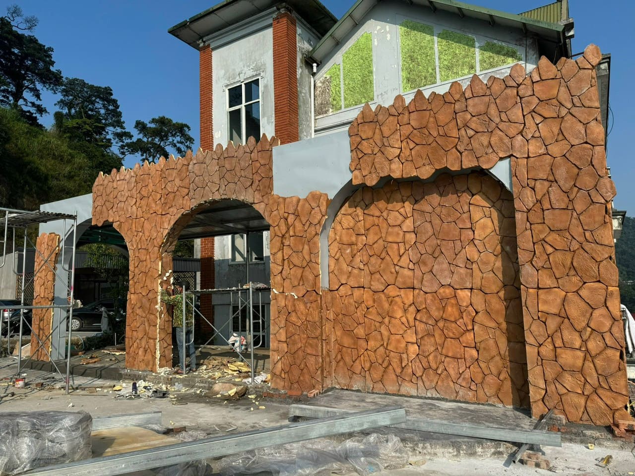 tấm pu giả gạch xếp rối trang trí mặt tiền