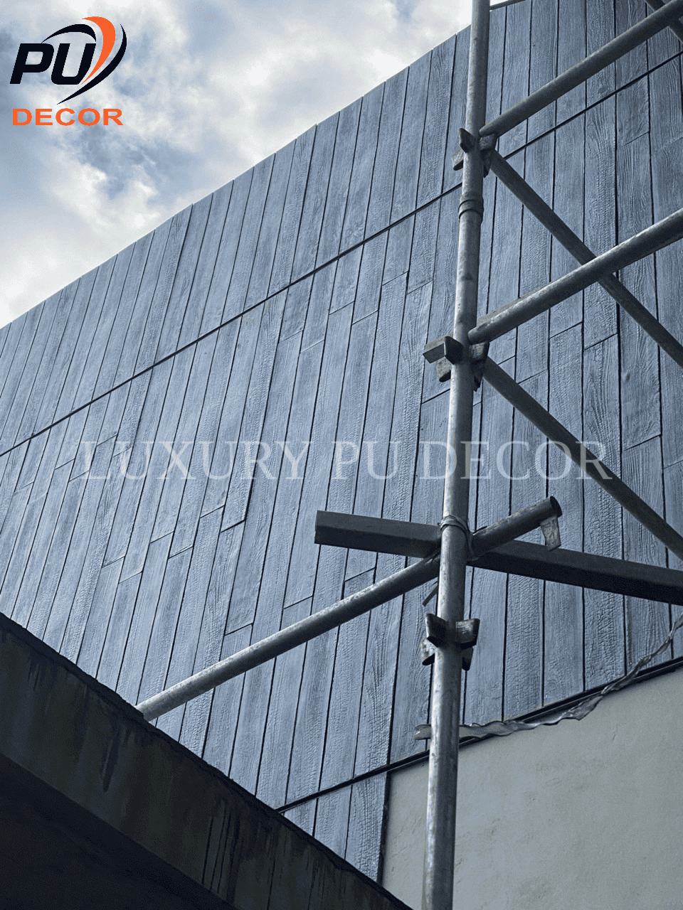 tấm pu giả gỗ trang trí ngoài trời