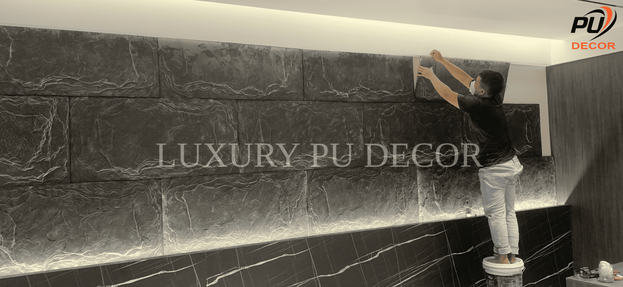 cách vệ sinh tấm pu giả đá