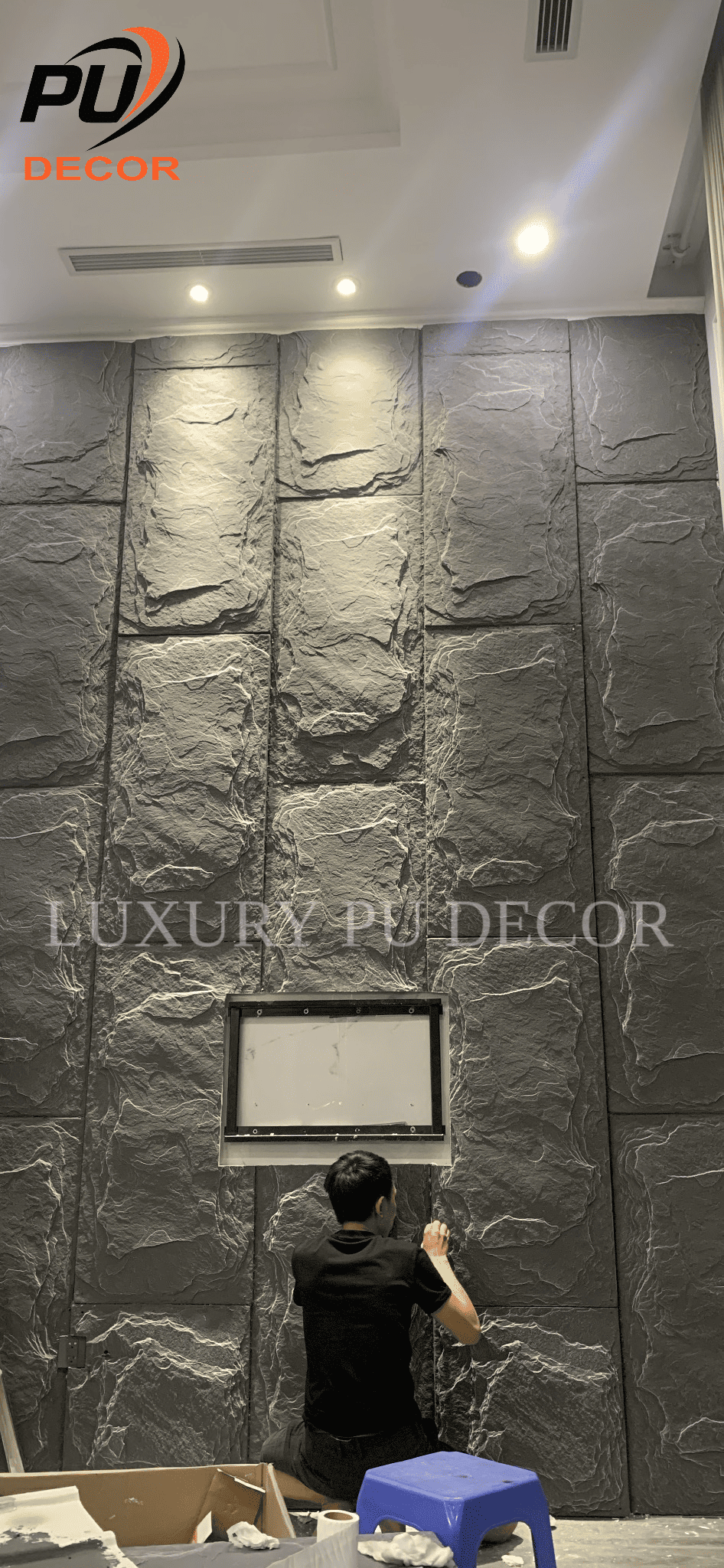 xử lí bụi bẩn trên tấm pu giả đá